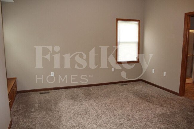 Building Photo - 10311 Park Valley Dr