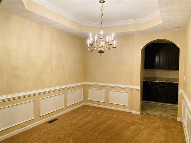Building Photo - 3400 Palm Cir