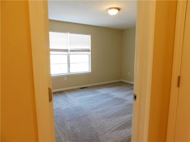 Building Photo - 6512 Oak Crest Dr