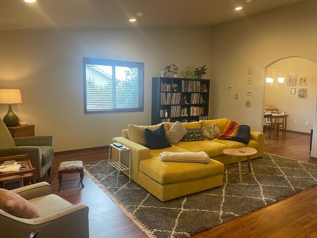 Building Photo - Lovely Single Level Holmes Harbor Home!