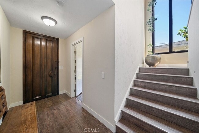 Building Photo - 215 Monterey Dr