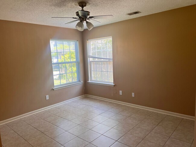 Building Photo - 3806 Maypop Cir