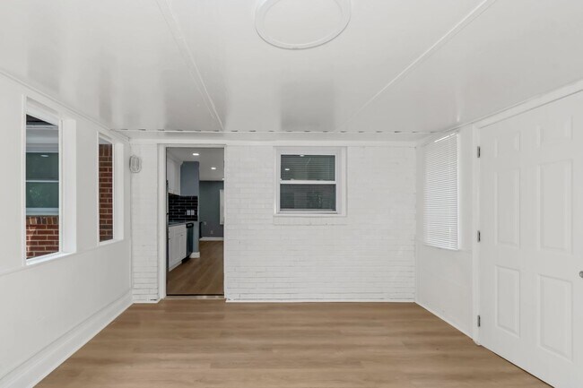 Building Photo - WELCOME HOME!