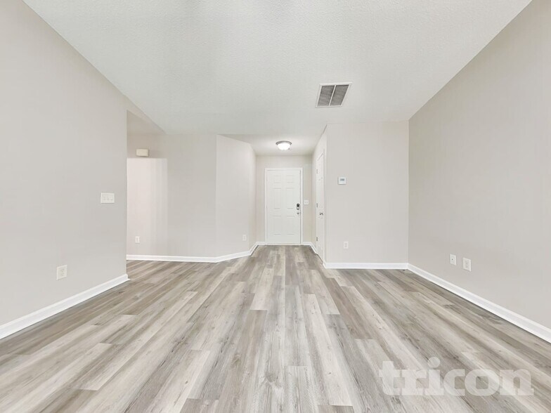 Building Photo - 745 Remington Cir