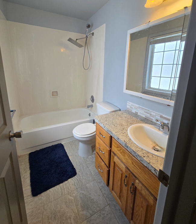 Building Photo - Large, Pet Friendly 5 Bedroom, 3 Bathroom Home for Rent in Ammon!  Fenced Backyard & 2-Car Garage...