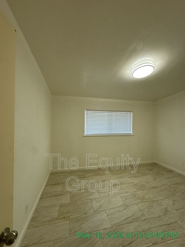 Building Photo - 1140 W Tulare Ave