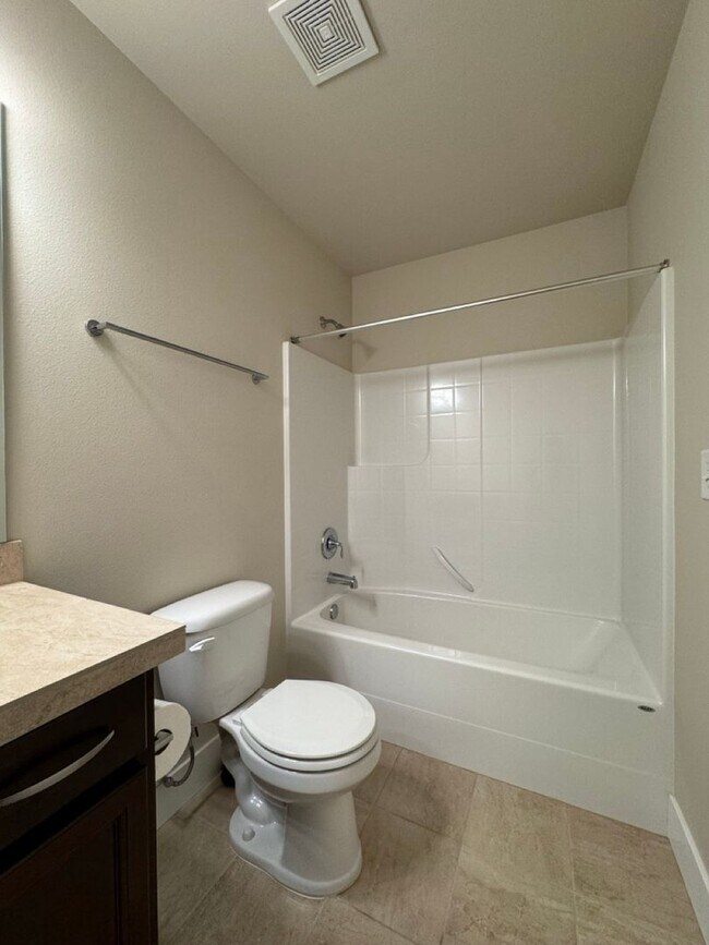 Building Photo - Gorgeous 4BR, 3.5BA Gem in Kingstone Community, Lynnwood,