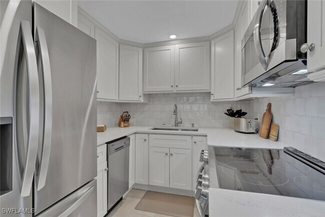 Building Photo - 642 12th Ave S