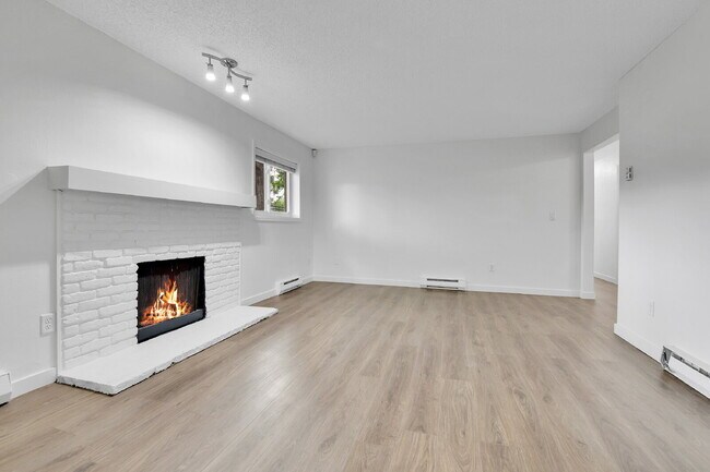 Building Photo - $1,895 - 2 Bed 2 Bath Condo in Aurora with...