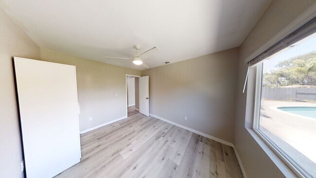 Building Photo - Renovated! 8BD/4BA with POOL!! (Lease Out ...