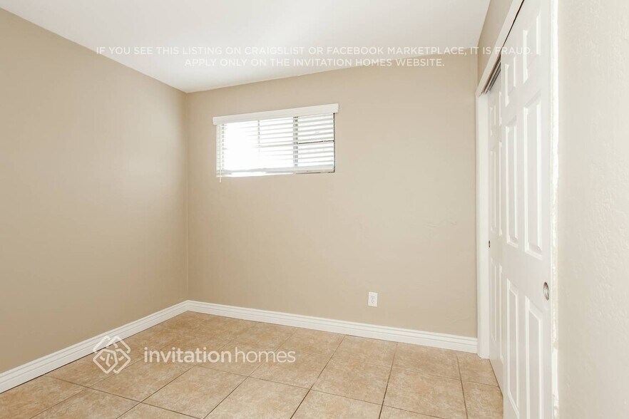 Building Photo - 3231 E Granada Rd