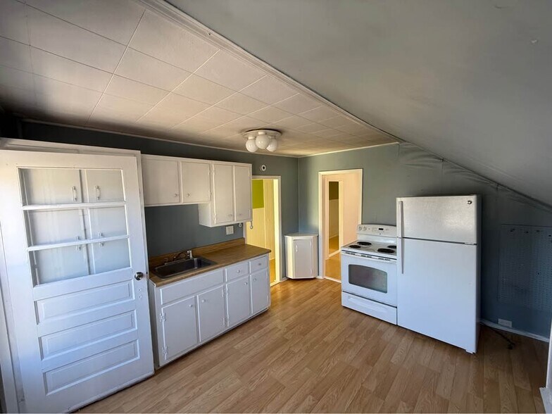 Building Photo - 439 Essex St