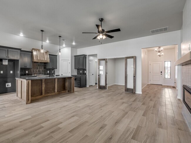 Building Photo - New Home In Yukon!