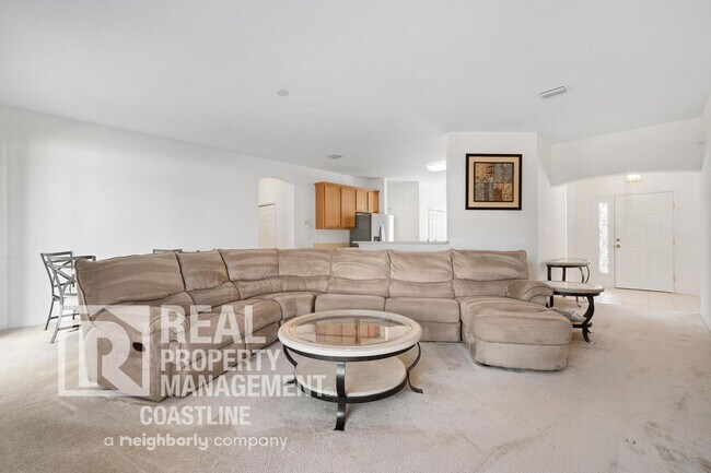 Building Photo - **50% Off First Month's Rent** - Flexible Lease: Seasonal OR Annual Furnished OR Unfurnished