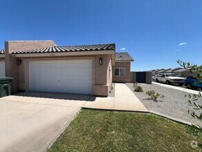 Building Photo - VERY NICE 3 BEDROOM IN DESERT SKY!