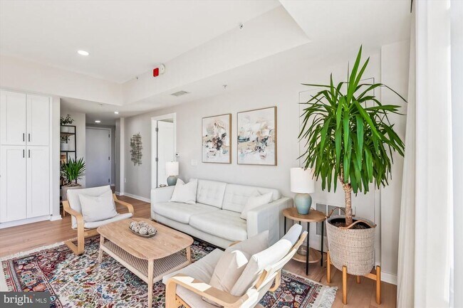 Building Photo - 475 K St NW