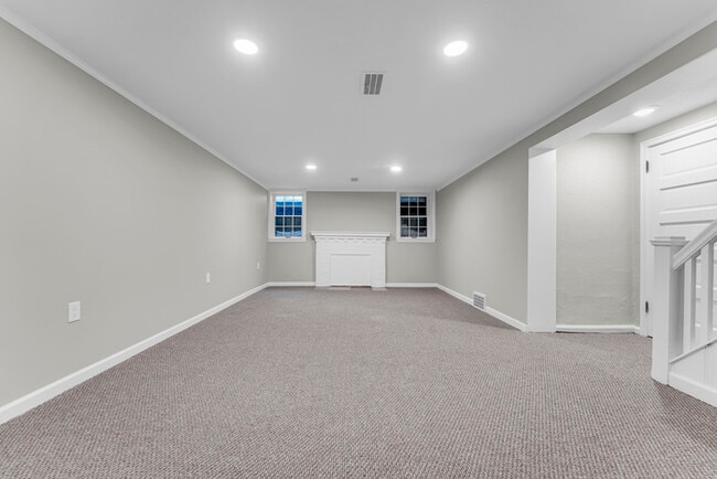 Building Photo - 2555 Saybrook Rd