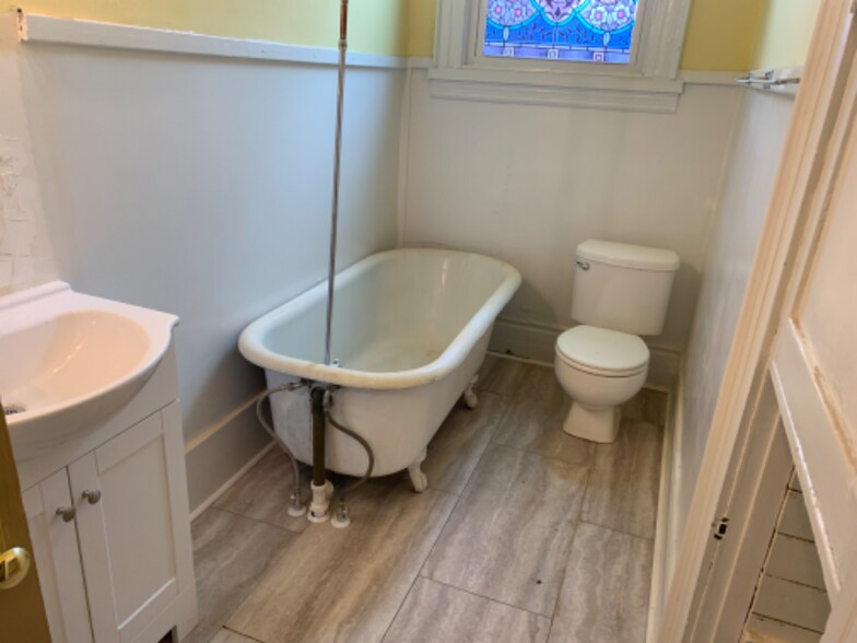 Building Photo - 322 N Maney