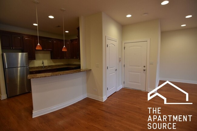 Building Photo - 5140 N Clark St