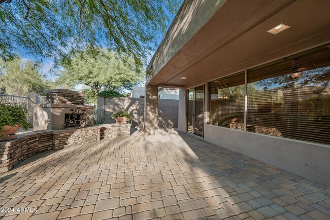 Building Photo - 6572 Shooting Star Way