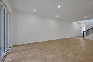 Building Photo - 5 FL-5
