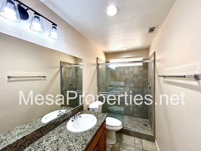 Building Photo - 15601 Sultana St