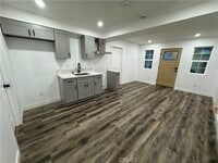 Building Photo - 2566 Broadway