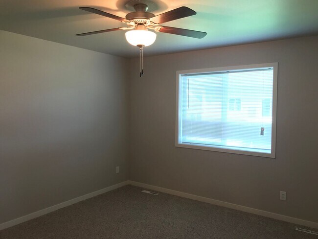 Building Photo - 3 Bed 2 Bath Single Family Home