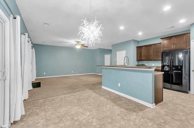 Building Photo - 512 Riverdale Rd