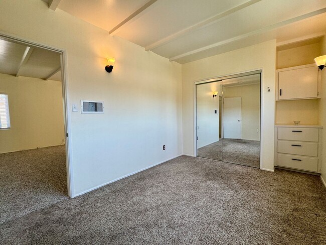 Building Photo - 4284 Third Ave