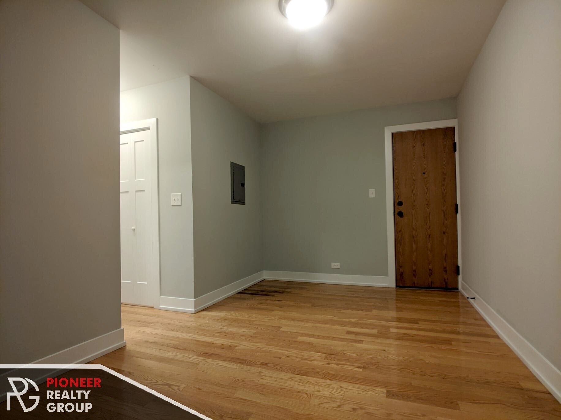 Building Photo - 910 W George St