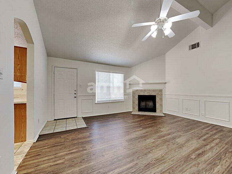 Building Photo - 816 Meadowlark Dr