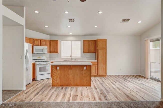 Building Photo - 9573 Paradise Rd