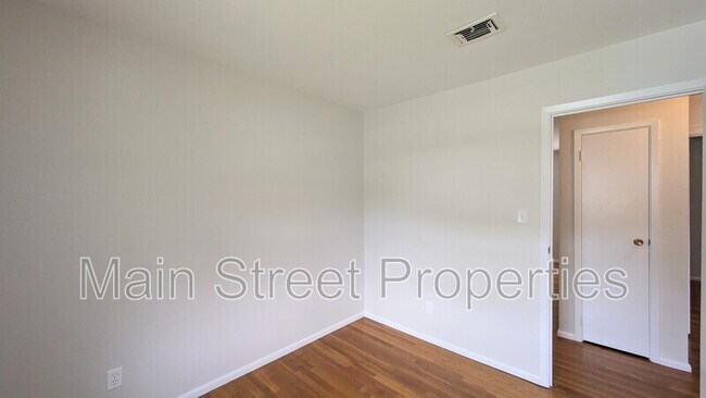 Building Photo - 2117 Pullman Cir