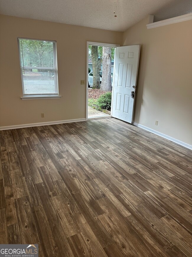Building Photo - 114 E Lakemont Dr