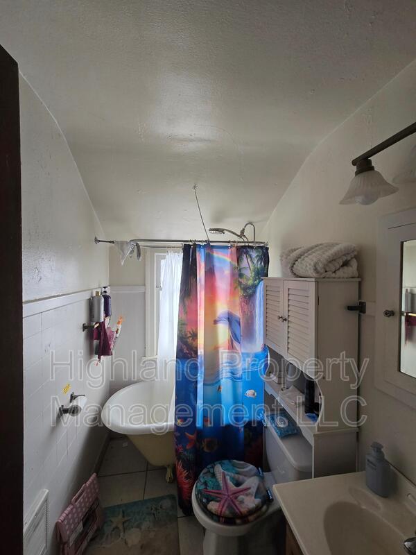 Building Photo - 520 NE Maple St