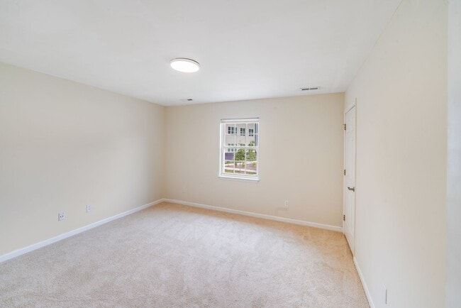 Building Photo - 2BR Updated Duplex Near South Park – Cozy,...