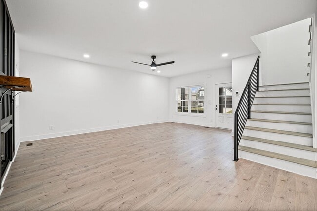 Building Photo - Pet Friendly Three Bedroom with Bonus!