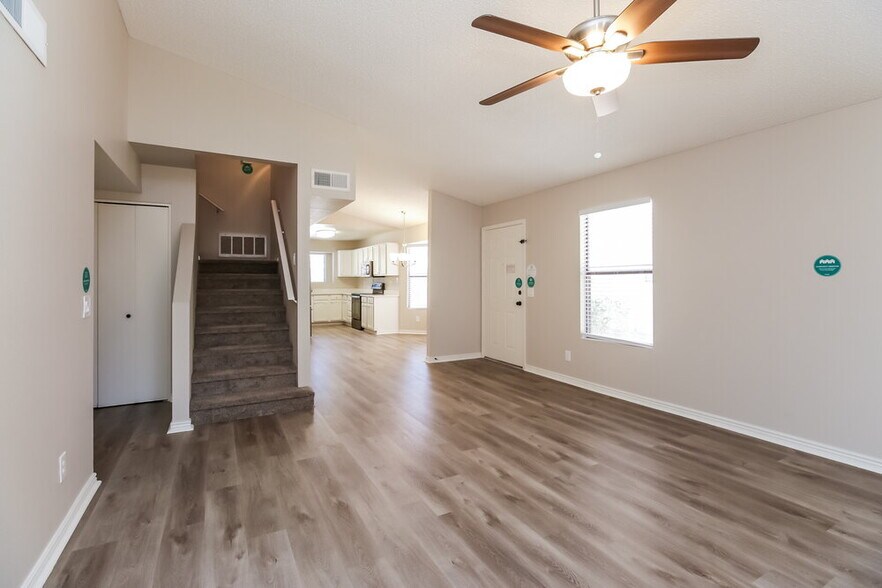 Building Photo - 4527 E Hampton Ave