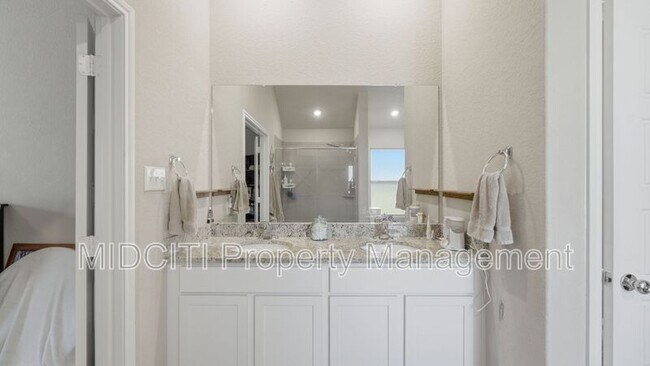 Building Photo - 1116 RIVER WOOD