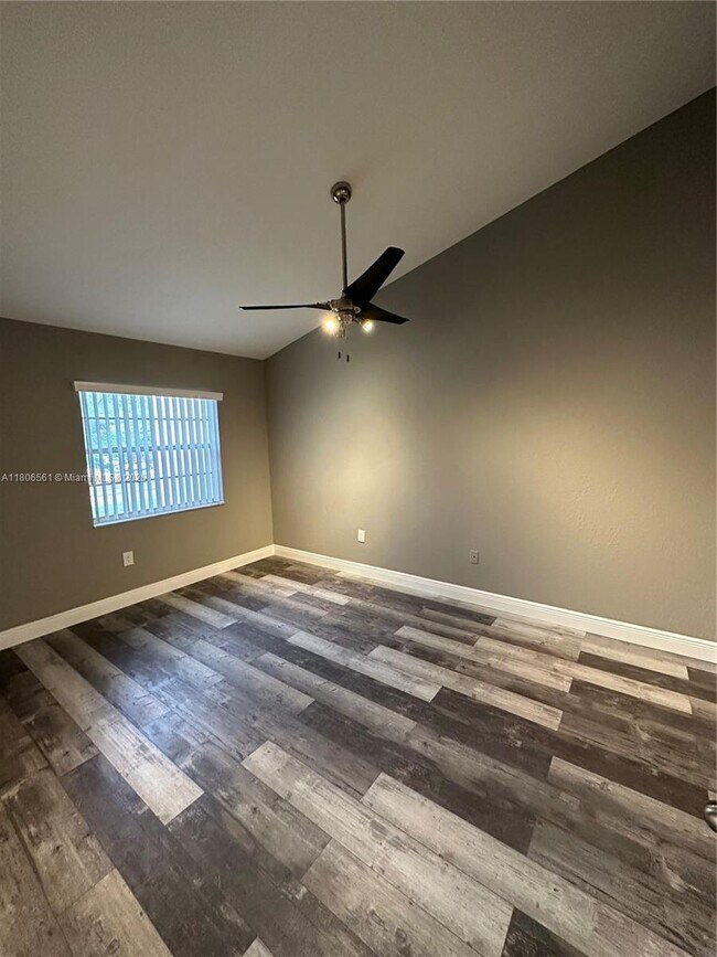 Building Photo - 2890 N Oakland Forest Dr