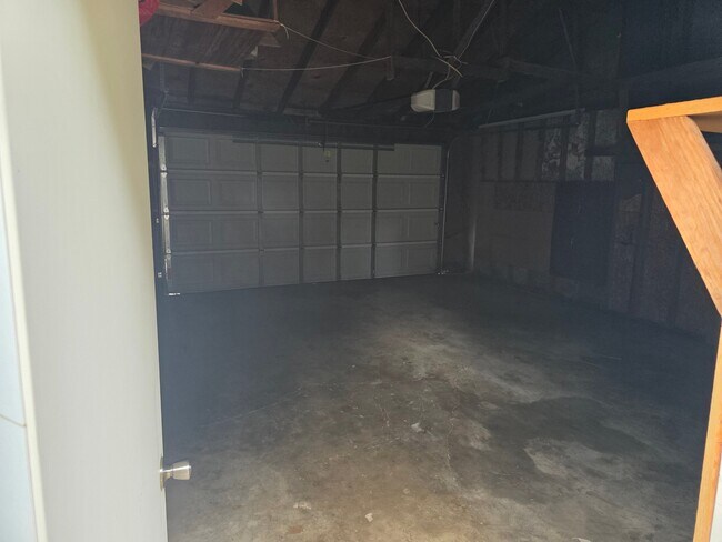 Building Photo - 1325 Eastgate Dr