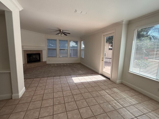 Building Photo - Beautiful 4 bedroom plus loft Pool home