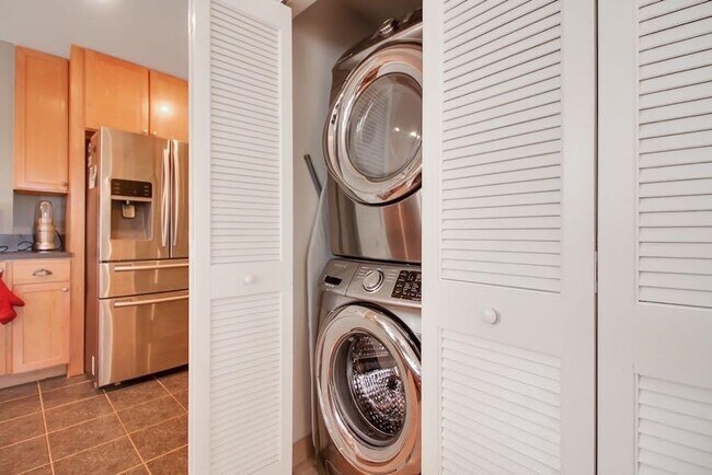 Building Photo - 610 Newark St.