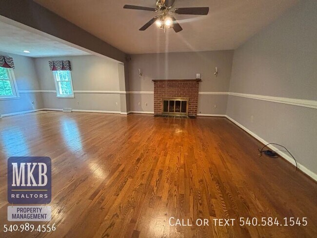 Building Photo - 5175 Lakeland Dr