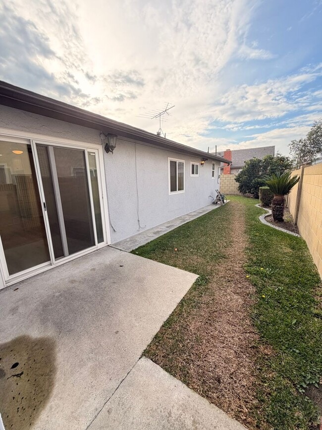 Building Photo - Remodeled 3 Bedroom Cerritos House For Rent with Central AC!