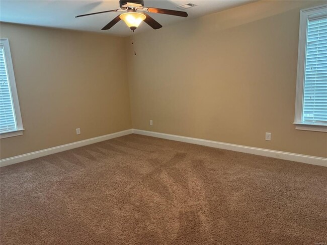 Building Photo - 436 Sydney Dr N