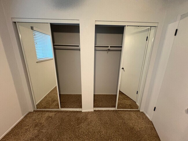 Building Photo - Rent Today! Available Charming 2 Bed 1 Bath in North Highlands Area!
