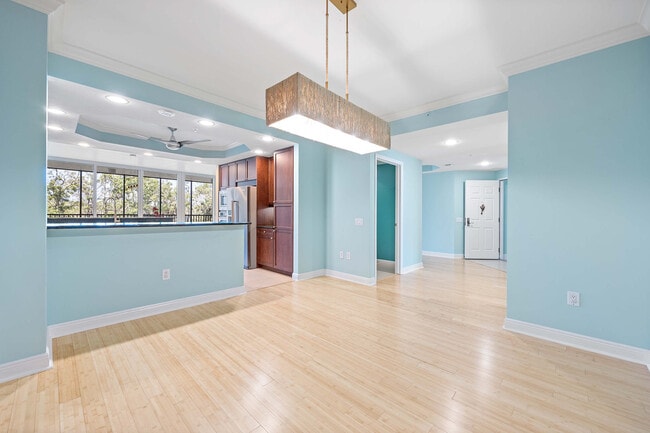 Building Photo - 455 Cove Tower Dr