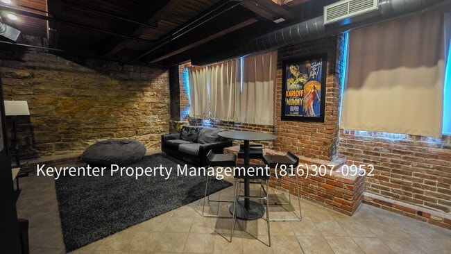 Building Photo - Cozy Downtown Studio | Heart of the City